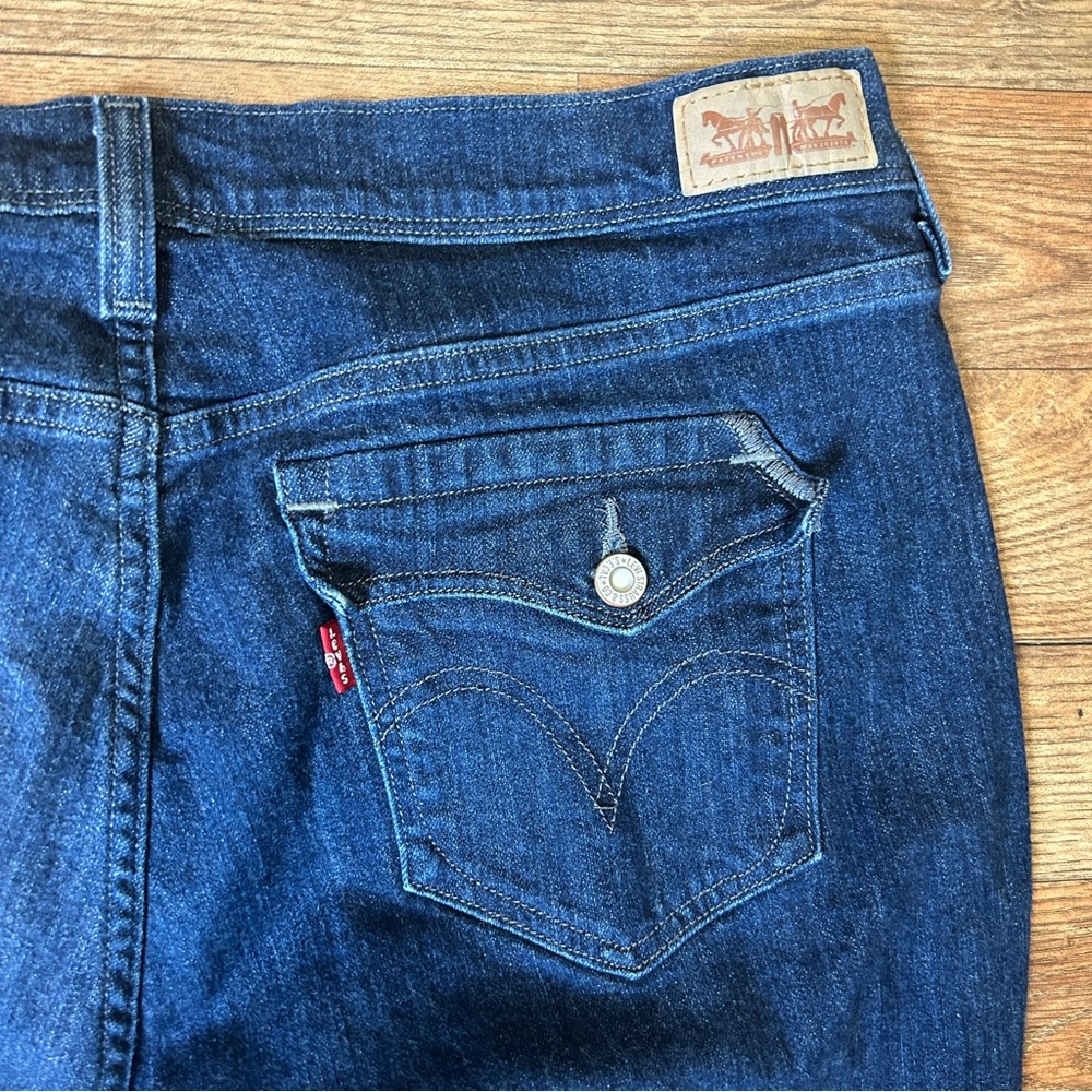 Levi’s 515 Boot cut women’s dark wash jeans. Size 16L. - Picture 3 of 6